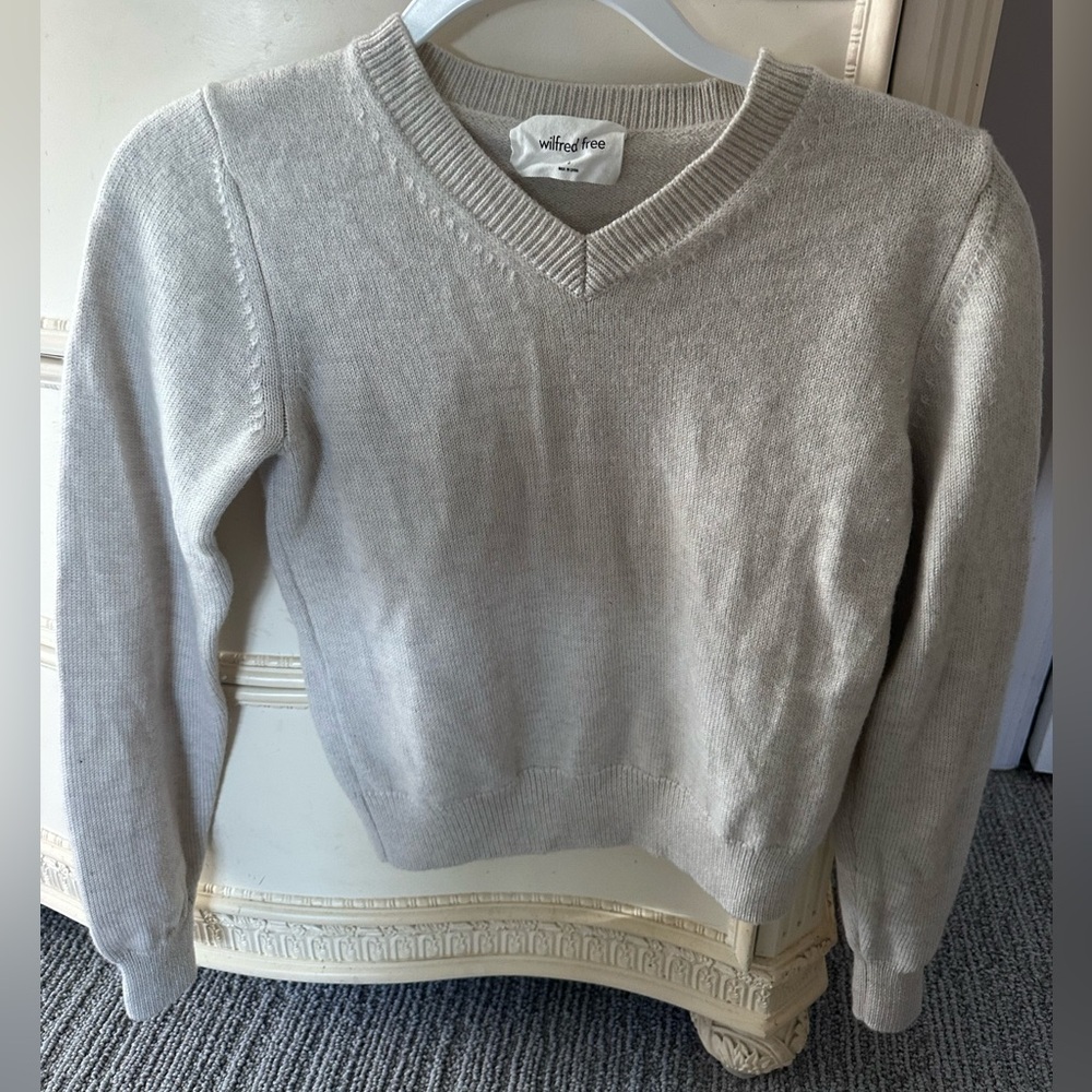 Wilfred Gray V-Neck Sweater Soft Knit Classic